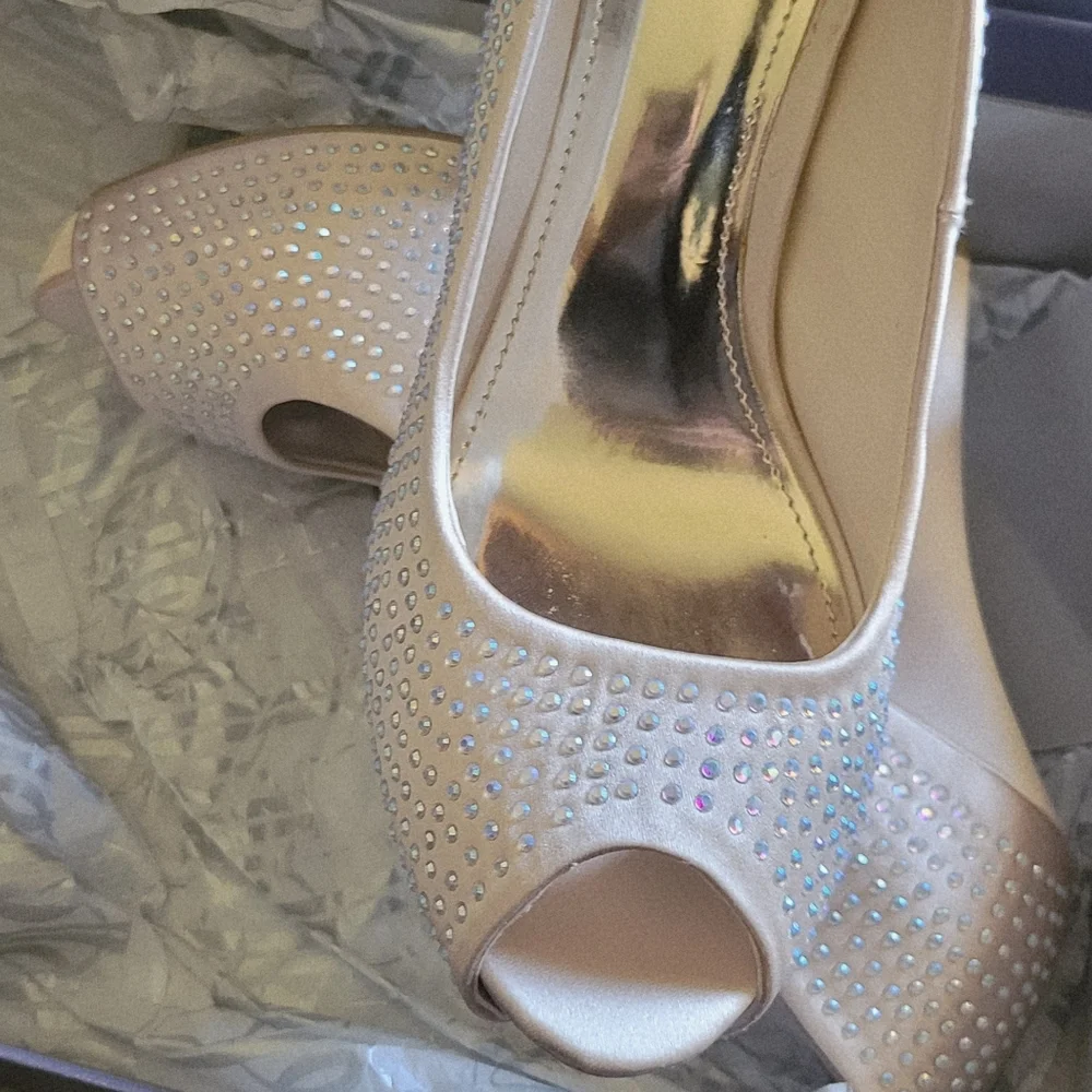 JLO - Picture 3 of 3